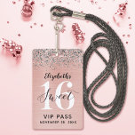 Badge Rose Gold Sweet 16 Anniversaire VIP<br><div class="desc">Une façon intelligente d'invitation vos invités à votre douce fête de 16 ans. Ces invitations de badge de laissez-passer VIP 16 en or doux rose personnalisé sont sûr d'impressionner vos invités. Le design est composé d'un métal brossé en or faux rose avec un brillant en argent et d'une police de...</div>