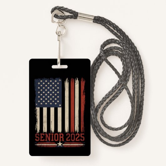 Badge Senior 2025 American Flag USA Graduation Class Of (Devant avec lanière)