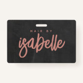 Badge Styliste minimaliste cheveux Dusty Pink Script noi (Dos)