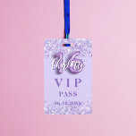 Badge Sweet 16 violet lavande vip party pass<br><div class="desc">Un badge VIP moderne,  élégant et glamour pour une fête de 16 ans Sweet. Un arrière - plan violet avec des confettis violets,  de couleur lavande. Avec le texte : VIP. Personnaliser et ajouter un nom</div>