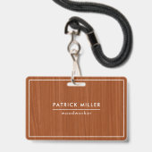 Badge Texture en bois Brown Imprimer Typographie blanche (Arrière avec lanière)