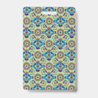 Un design textile symétrique présentant du bleu et