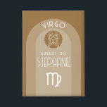 Badge Virgo Custom Birthday Zodiac - Design moderne<br><div class="desc">Personnalisez ce bouton avec une date de naissance et un nom. Un design personnalisé avec le signe zodiaque - Virgo - plus traits de personnalité, information et constellation. Personnalisez cette bougie d'anniversaire avec un nom et une date de naissance. Un design d'anniversaire personnalisé avec le signe zodiaque - Virgo -...</div>