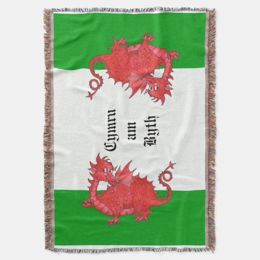 Baguettes rouges mignonnes sur une couverture vert (devant Vertical)