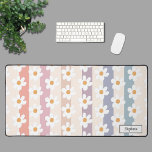 Baise personnalisée<br><div class="desc">Ce tapis de bureau à fleurs est décoré de marguerites blanches dessinées à la main sur un arrière - plan rayé pastel. Facile à personnaliser. Utilisez l'outil de conception pour modifier la taille, le style ou la couleur du texte. En créant notre oeuvre, vous ne trouverez pas cette image exacte...</div>