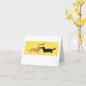 Baiser de teckel mignon | Carte d'amour pour chien (Fleur jaune)