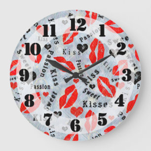 Baiser, lèvres rouges. grande horloge