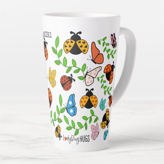 Baisers à papillon Ladybug Hugs Latte Mug (Angle droit)