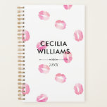 Baisers en aquarelle rose - Nom<br><div class="desc">Pantalon spiral imprimé avec beaucoup de rouge à lèvres rose rempli d'aquarelle. Personnalisez avec votre nom en lettres noires modernes.</div>