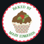 Baked By Christmas Cookie Sticker<br><div class="desc">Cuite avec amour et joie de vacances. Ajoutez une touche de délice festif à vos gâteries maison avec nos stickers "Baked by". Ces étiquettes adorables sont la façon parfaite de personnaliser vos biscuits de Noël,  cupcakes et autres goodies de vacances.</div>
