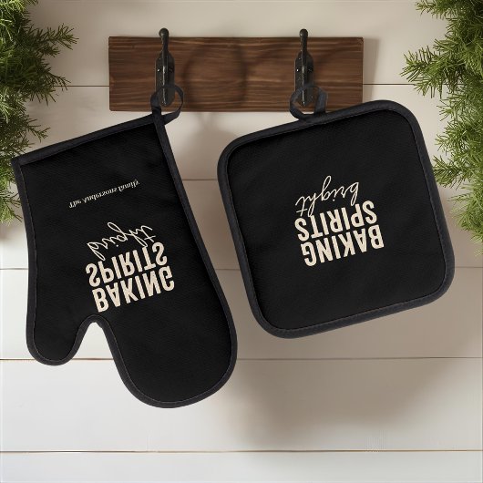 “Baking Spirits Bright Black Christmas Ovenwant & Pannenlap Set