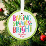 Baking Spirits Bright Colorful Noël Traitements<br><div class="desc">Ce design de Noël présente le texte "faire cuire des esprits brillants" dans une typographie amusante et colorée. Cliquez sur le bouton personnaliser pour plus de flexibilité dans l'ajout/modification du texte et/ou des graphiques ! Des variantes de cette conception ainsi que des produits de coordination sont disponibles dans notre boutique,...</div>