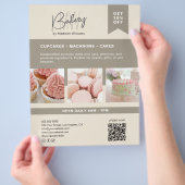Bakkerij Custom Monogram Logo Beige Flyer (Hand)