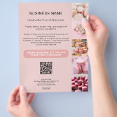 Bakkerij Custom Photo QR Social Media Business Flyer (Hand)