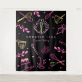 Bakkerij met zwarte, roze en gouden bakkers en koo wandkleed (Voorkant)