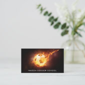 Bal de football en feu - Carte de visite entraîneu (Debout devant)