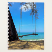 Balançoires et arbre sur le sable (Devant)