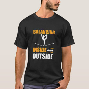 Balans binnen en buiten de lackline Yoga-tekort T-shirt