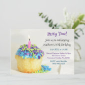 Balcon blanc bleu cupcake Anniversaire Invitation (Debout devant)