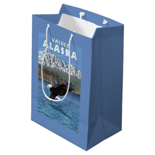 Bald Eagle Diving - Valdez, Alaska Medium Cadeauzakje (Achterkant Gekanteld)