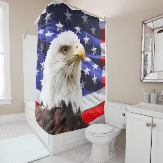 Bald Eagle et American Flag Douche rideau (En situation)