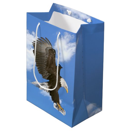 Bald Eagle met Afstuderen diplomatie gefeliciteerd Medium Cadeauzakje (Voorkant Gekanteld)