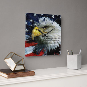 Bald Eagle met een Amerikaanse vlag achter hem Vierkante Klok