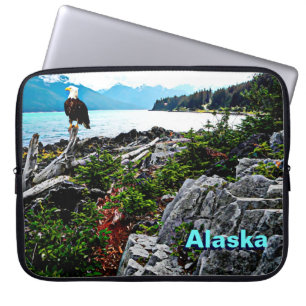 Bald Eagle over de kust van Alaska Laptop Sleeve