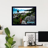 Bald Eagle over de kust van Alaska Poster (Thuiskantoor)
