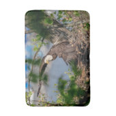Bald Eagle verlaat het nest Badmat (Voorkant Verticaal)