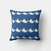 baleine blanche CARTOON sur coussin bleu moyen (Verso)