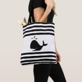 Baleine sur Sac fourre-tout rayé noir et blanc (De près)