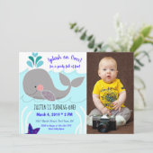 Baleines sur la première invitation d'anniversaire (Debout devant)