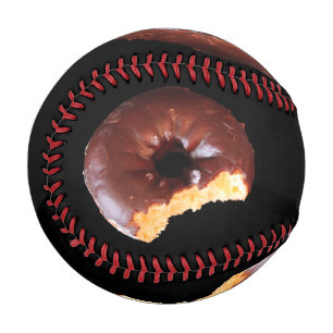 Balle De Baseball Chocolat givré de beigne de gâteau jaune avec un