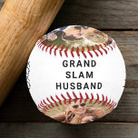 Balle De Baseball Meilleur mari photo Mariage nouvellement marié<br><div class="desc">Offrez au meilleur mari qui soit fan de baseball un cadeau qui l'éliminera du parc avec cette coutume "grand slam" baseball. Vous pouvez facilement personnaliser avec deux photos (rogner avec le sujet au milieu avant de télécharger pour obtenir le meilleur résultat), personnaliser l'expression à "Je t'aime", et l'expression "Grand Mari...</div>