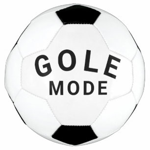 Balle de football en mode objectif pour l'entraîne