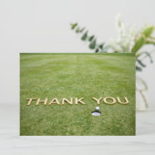Balle de golf avec le texte Merci sur de l'herbe v (Debout devant)