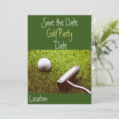 Balle de golf avec putter sur invitation en herbe  (Debout devant)