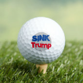 balle de golf de Sink Trump (T-shirt Insitu)