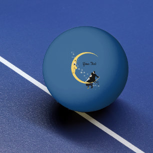 Balle De Ping Pong Couple romantique assis sur un croissant de lune e