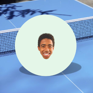 Balle De Ping Pong Feu Drôle Dans La Photo Des Enfants Sombres