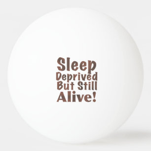 Balle De Ping Pong Sommeil déshérité mais encore vivant dans le brun