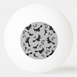 Balle De Ping Pong Sorcière volante entre la moitié de la lune à Hall