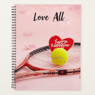 Balle de tennis avec cœur rouge