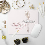 Ballerina au coeur Citation simple rose pâle Parti<br><div class="desc">Ce modèle mignon et ceinturé de souris dispose d'une jolie ballerine de parties scintillant avec la citation "Ballerina at heart" dans une jolie typographie de script ruban rose sur un arrière - plan rose roux. Copyright Anastasia Designs,  tous droits réservés.</div>