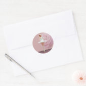 Ballerina in het wit met roze Rose Ronde Sticker (Envelop)