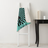 Ballerina op een zwarte en witte abstracte deken. sherpa deken (In situ)