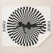 Ballerina sur une couverture abstraite noire et bl (Devant (Horizontal))