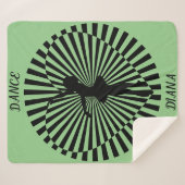 Ballerina sur une couverture abstraite noire et bl (Devant (Horizontal))