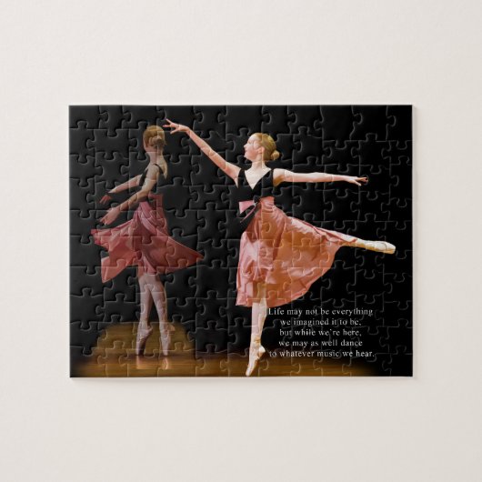 Ballerine dans le puzzle noir et rouge (Horizontal)